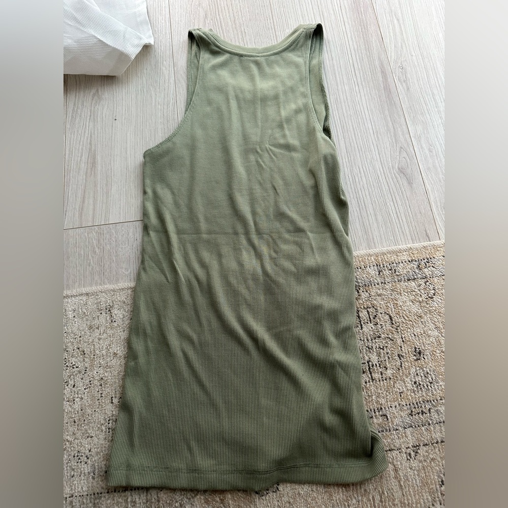 Aritzia Go To Tank - Picture 4 of 4